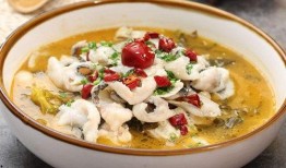 男子爆料酸菜鱼事件视频,揭秘后厨黑幕，食品安全引关注